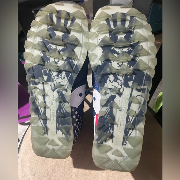 MENS SIZE 8.5 worn a handful or less. - Picture 8 of 9